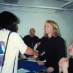 First handshake - Première poignée de main